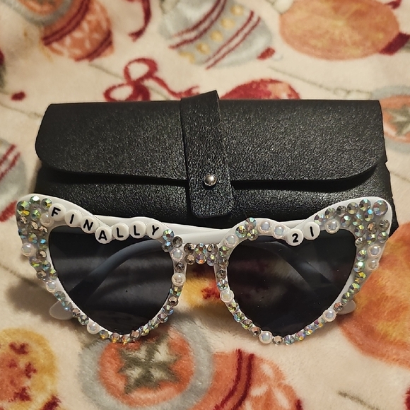 Source Unknown Accessories - "Finally 21"  Heart Sunglasses with Black Case